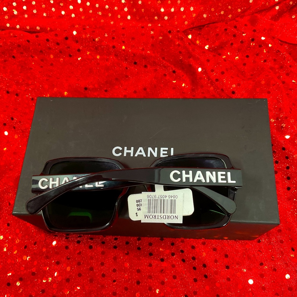 Chanel glasse